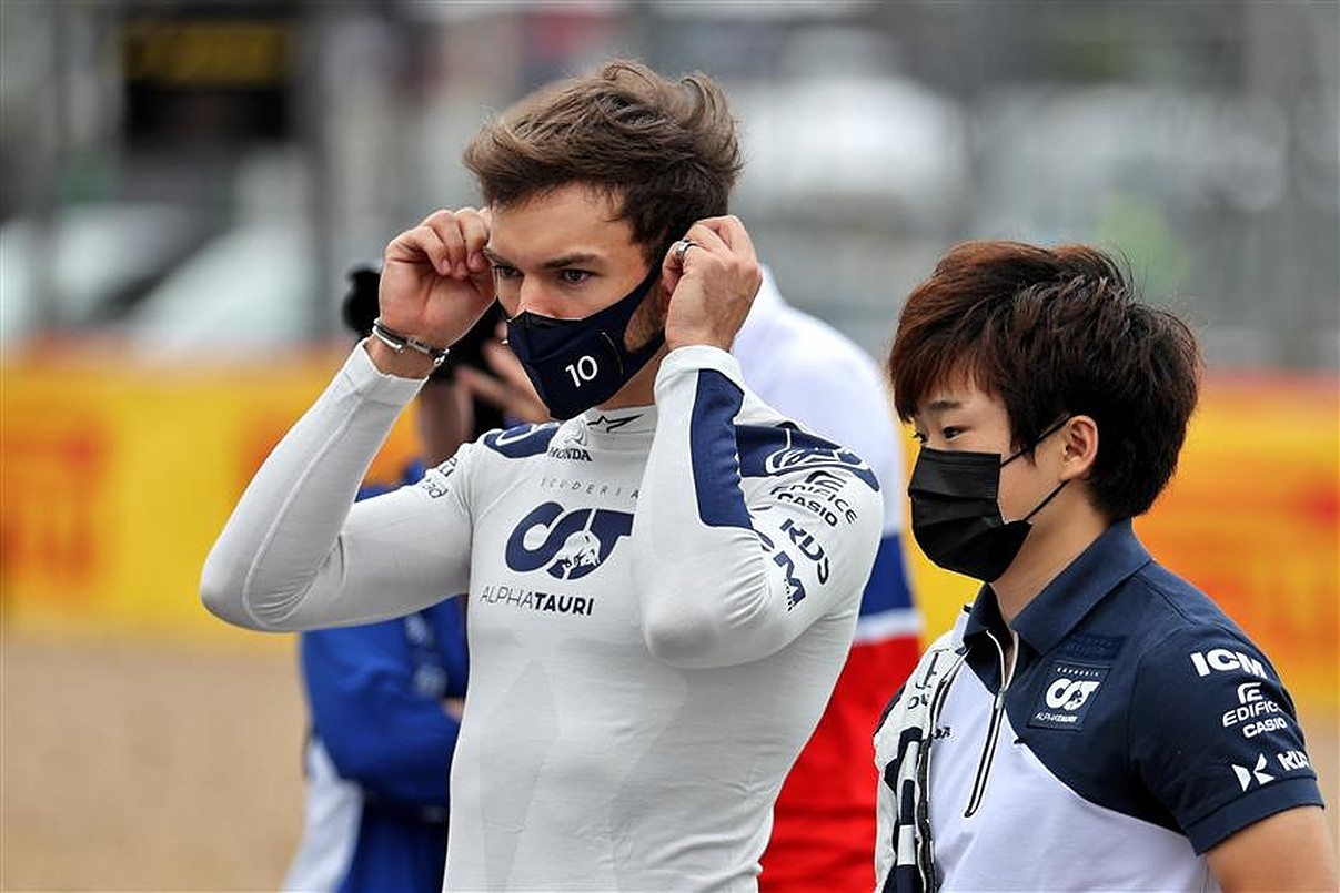 Pierre-Gasly-and-Yuki-Tsunoda-at-Silverstone-in-2021.v1.jpg