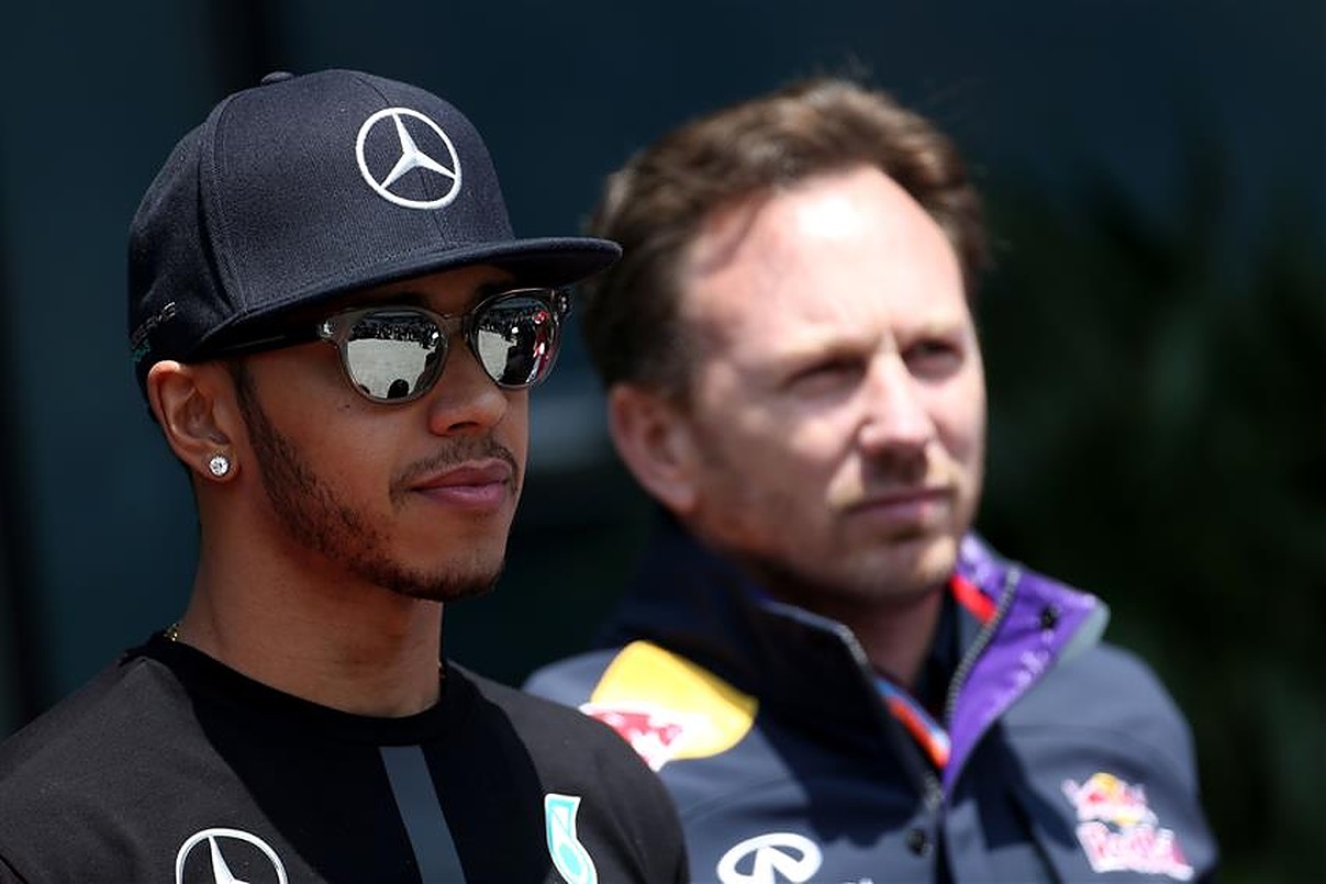 Lewis-Hamilton-and-Christian-Horner-in-2015.v1.jpg