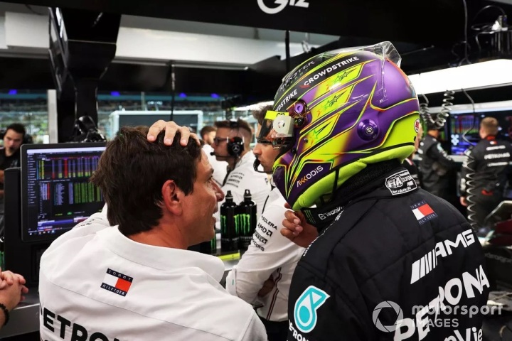 lewis-hamilton-mercedes-amg-wi-1.jpeg
