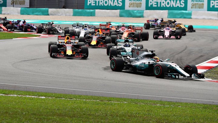 The start of the 2017 Malaysian Grand Prix 