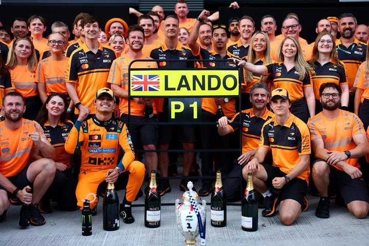 Oscar Piastri, McLaren, Andrea Stella, McLaren, Lando Norris, McLaren