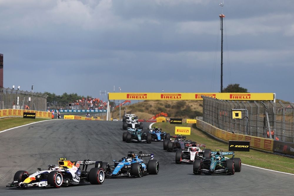 Fernando Alonso, Aston Martin Racing, Alexander Albon, Williams