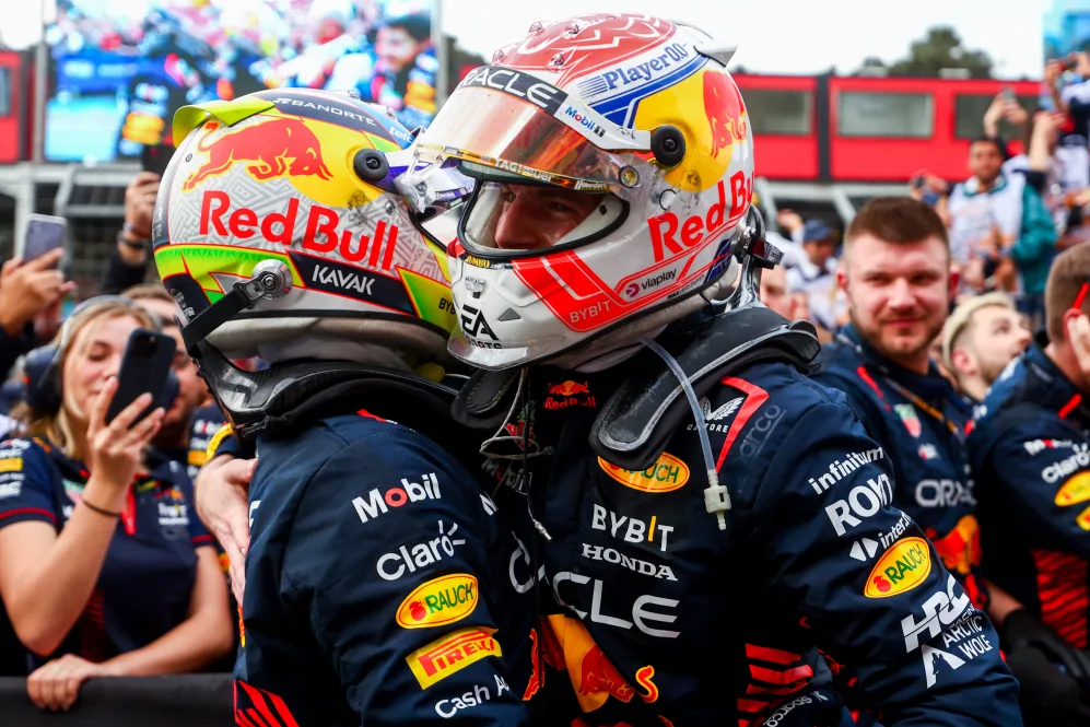 巴库,阿塞拜疆 - 4 月 30 日:墨西哥和 Oracle Red Bull 赛车的比赛冠军塞尔吉奥佩雷斯和