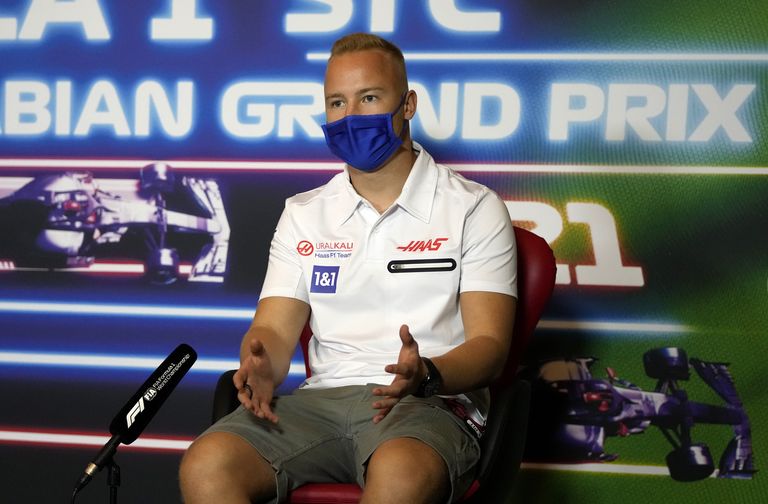 nikita-mazepin-of-russia-and-haas-f1-talks-in-the-drivers-news-photo-1641674223.jpg nikita-mazepin-of-russia-and-haas-f1-talks-in-the-drivers-news-photo-1641674223.jpg