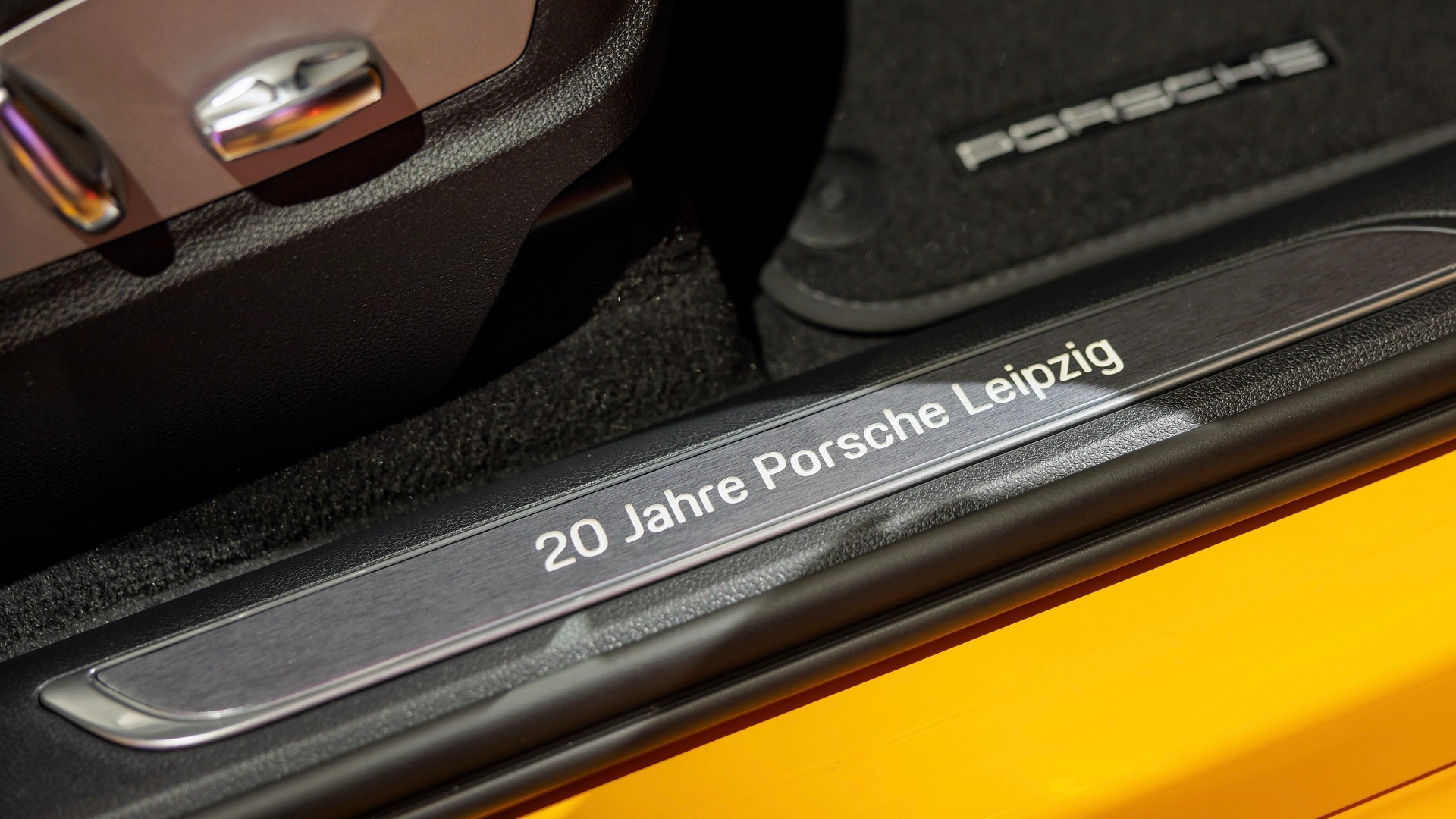 Signal-Yellow-Porsche-Macan-5.jpeg