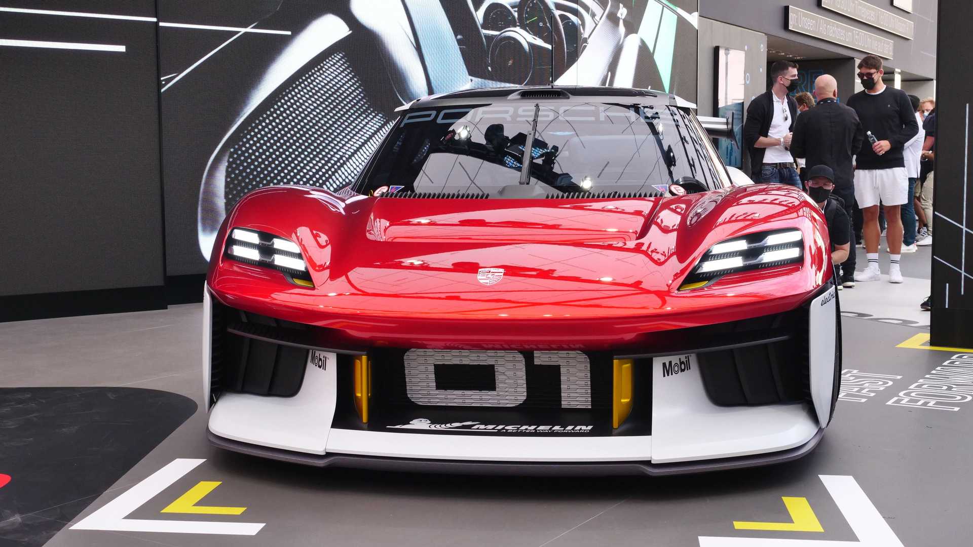 live-photos-of-porsche-mission-r-from-iaa-2021.jpg
