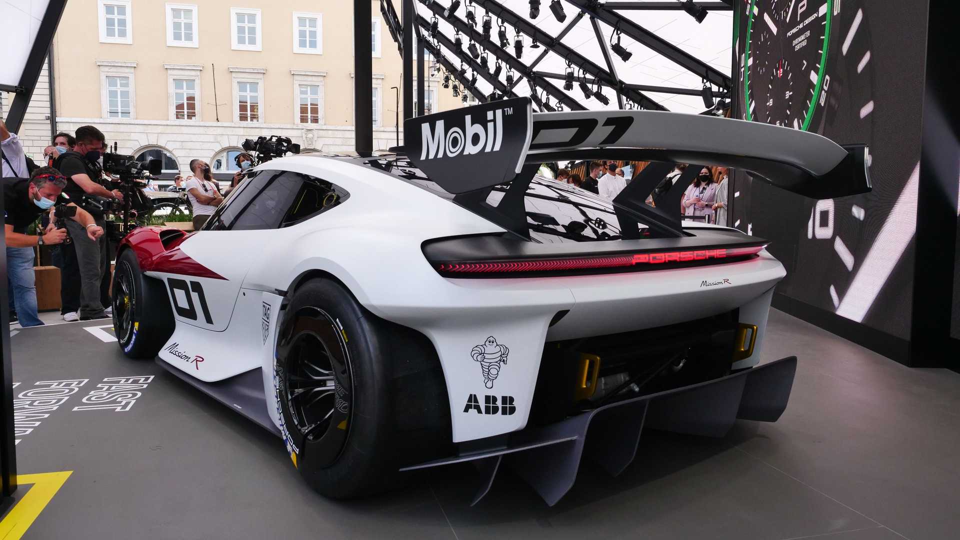 live-photos-of-porsche-mission-r-from-iaa-2021 (3).jpg