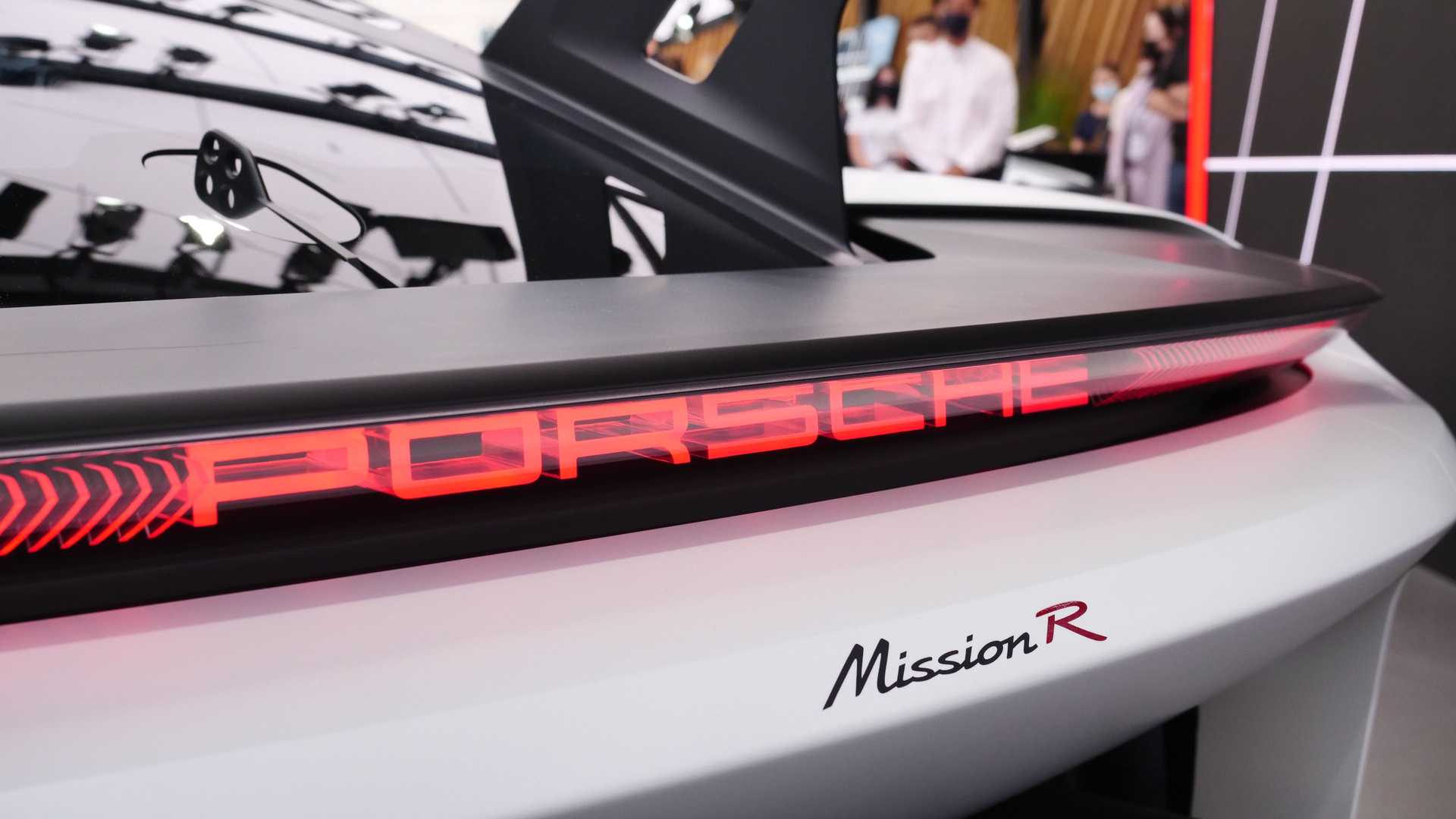 live-photos-of-porsche-mission-r-from-iaa-2021 (5).jpg