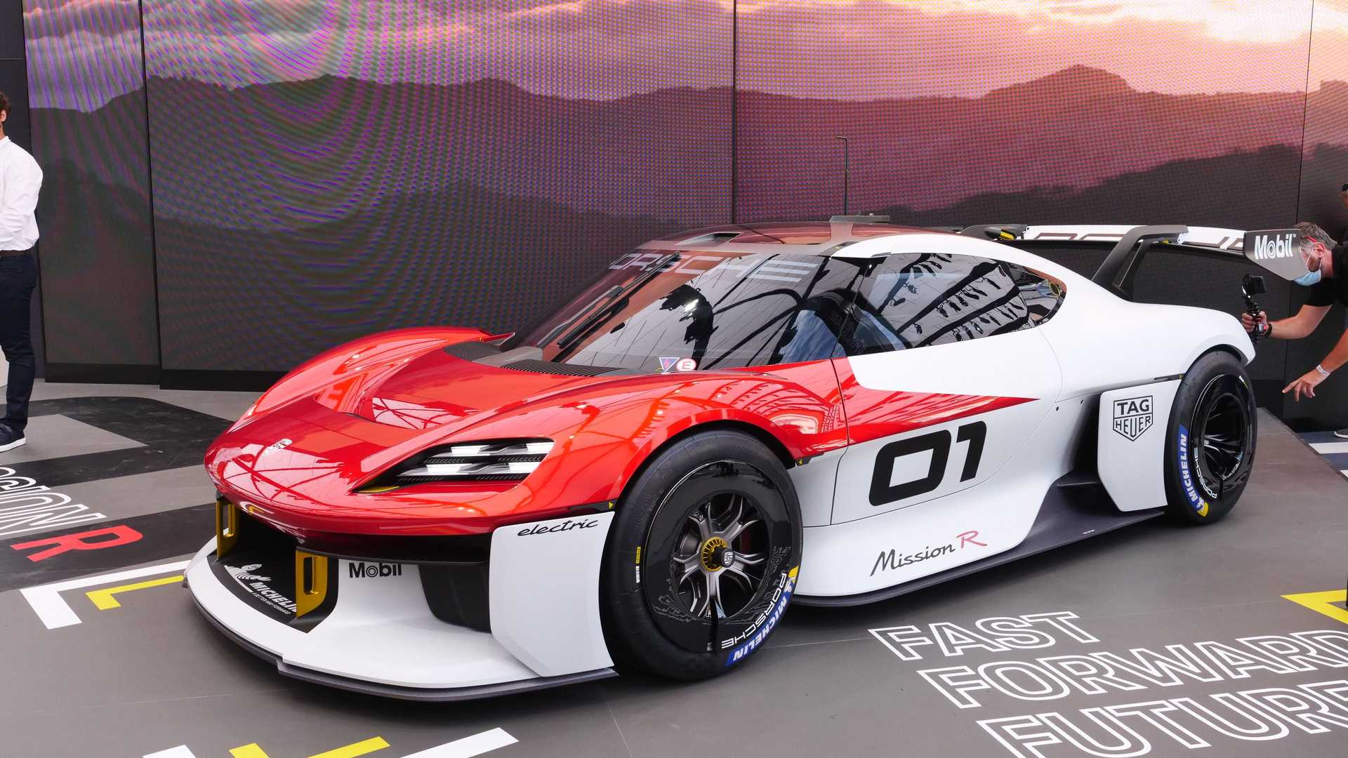 live-photos-of-porsche-mission-r-from-iaa-2021 (1).jpg
