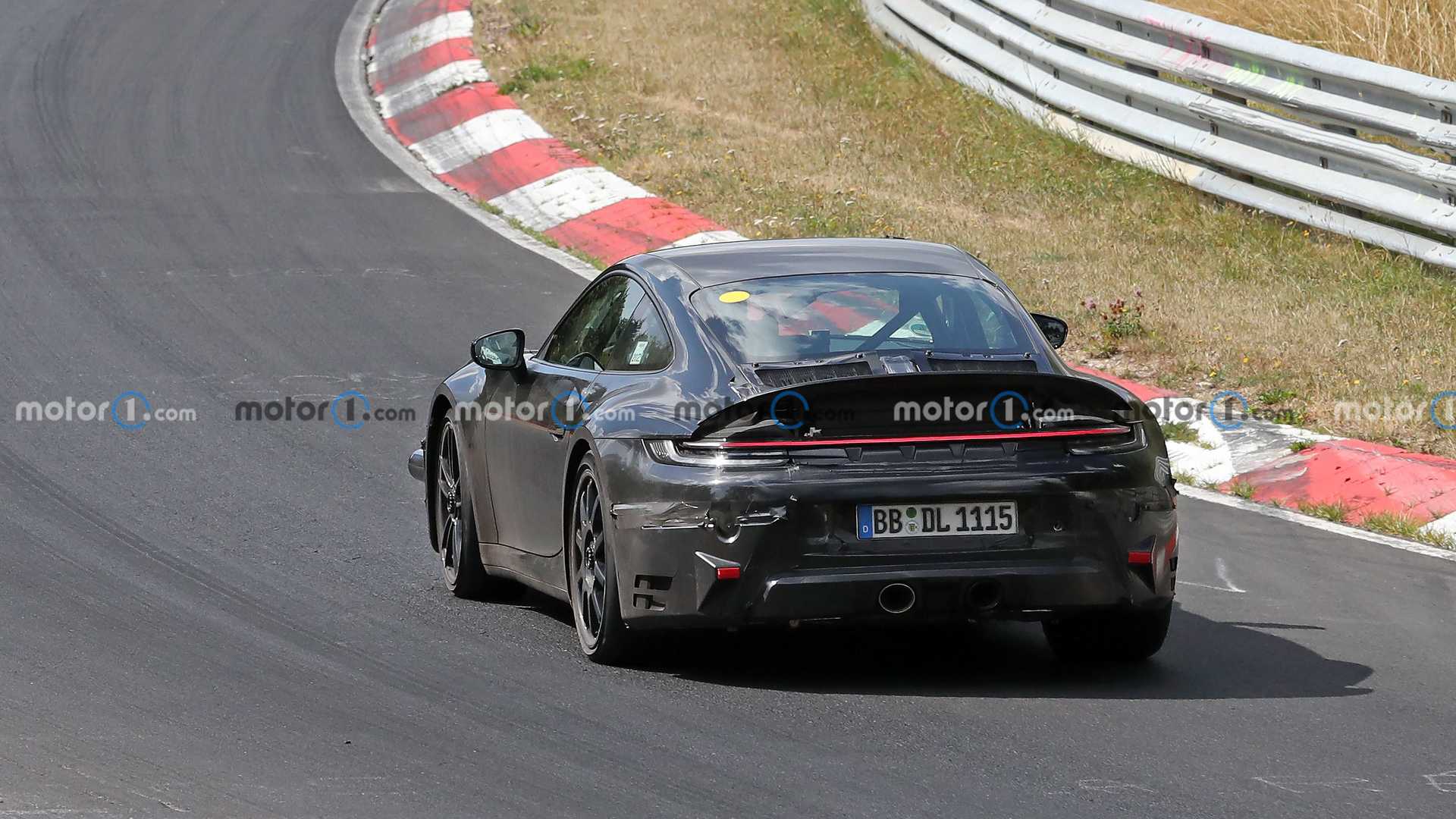 porsche-911-gts-hybrid-spy-photos (7).jpg