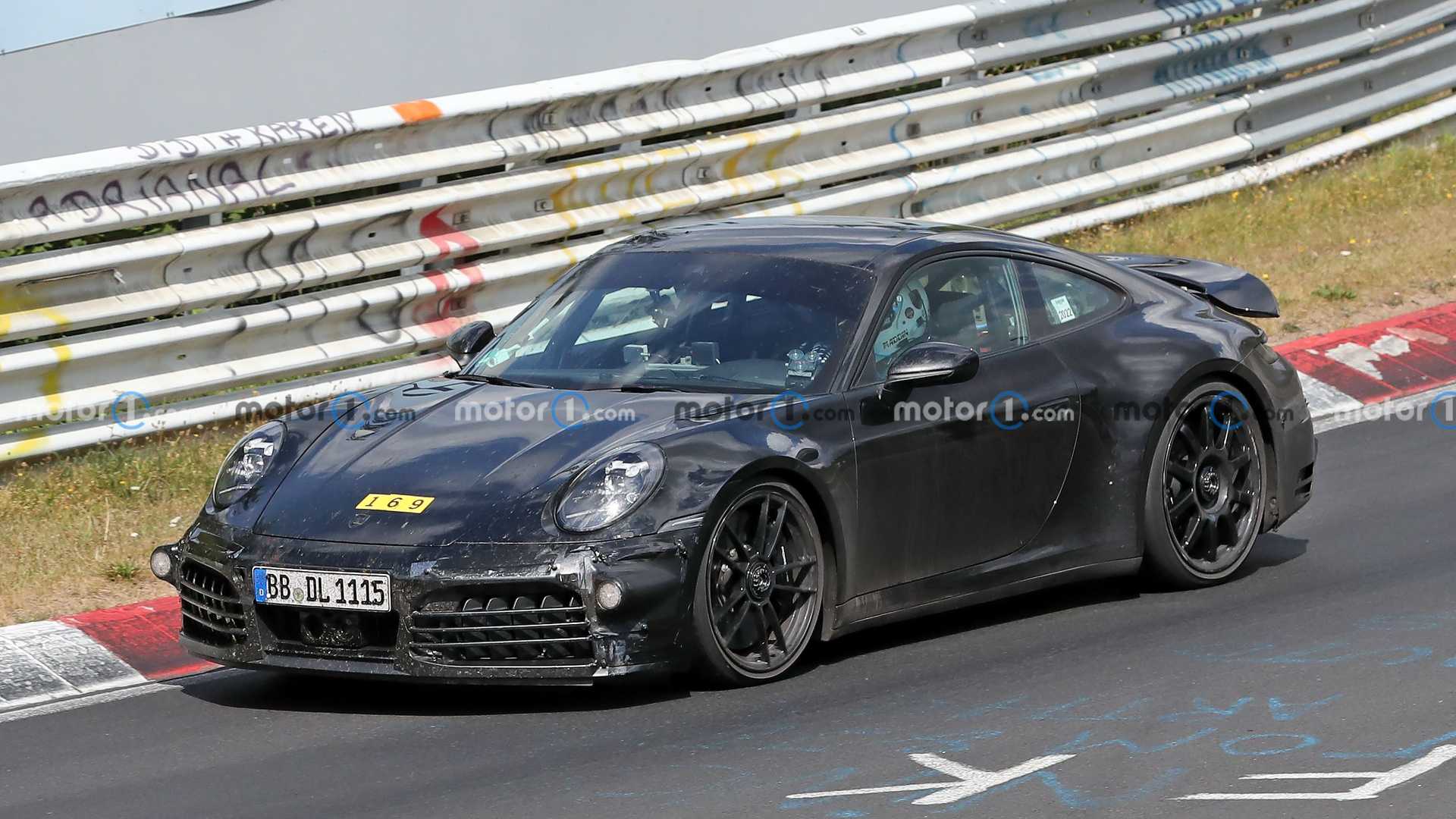porsche-911-gts-hybrid-spy-photos (5).jpg