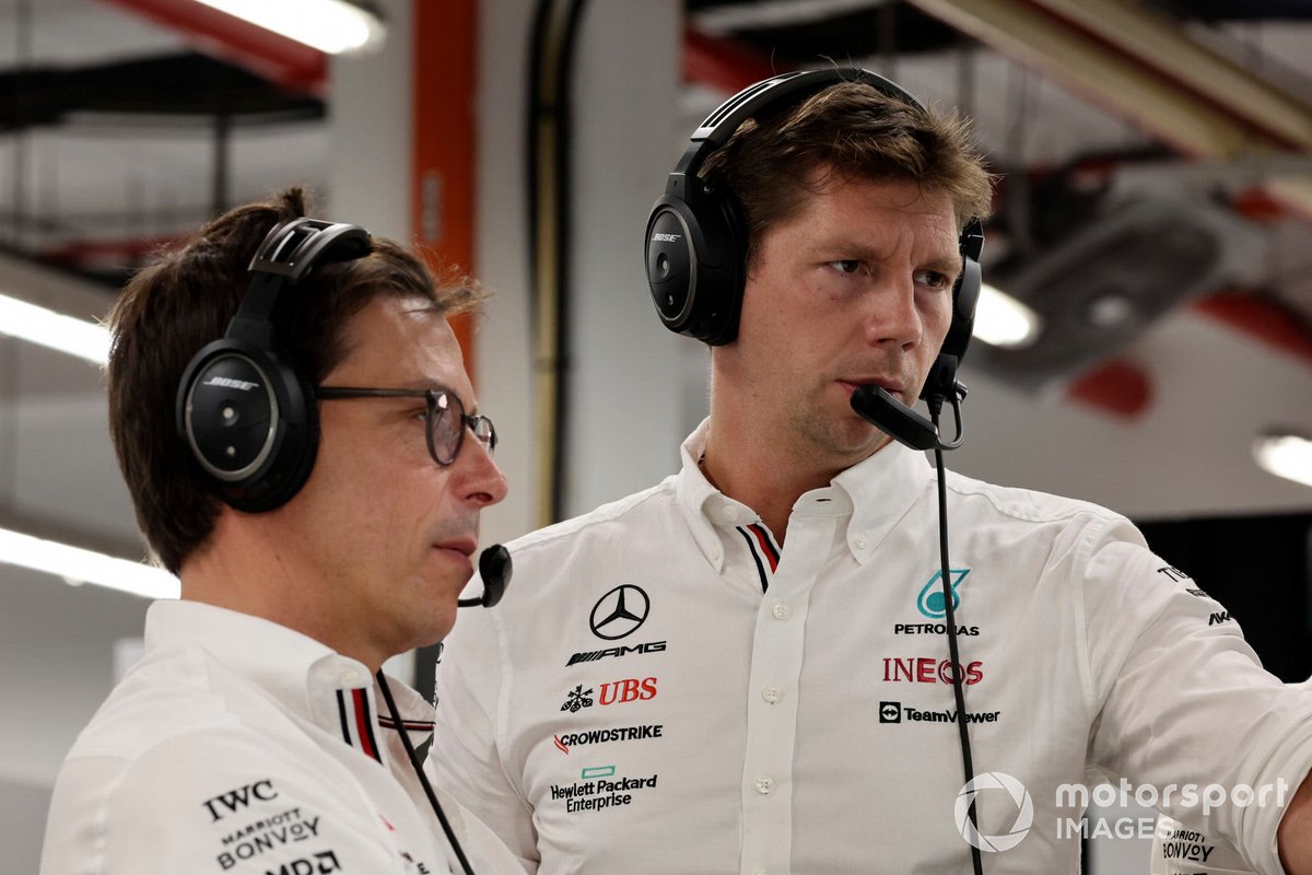 toto-wolff-team-principal-and--1.jpg