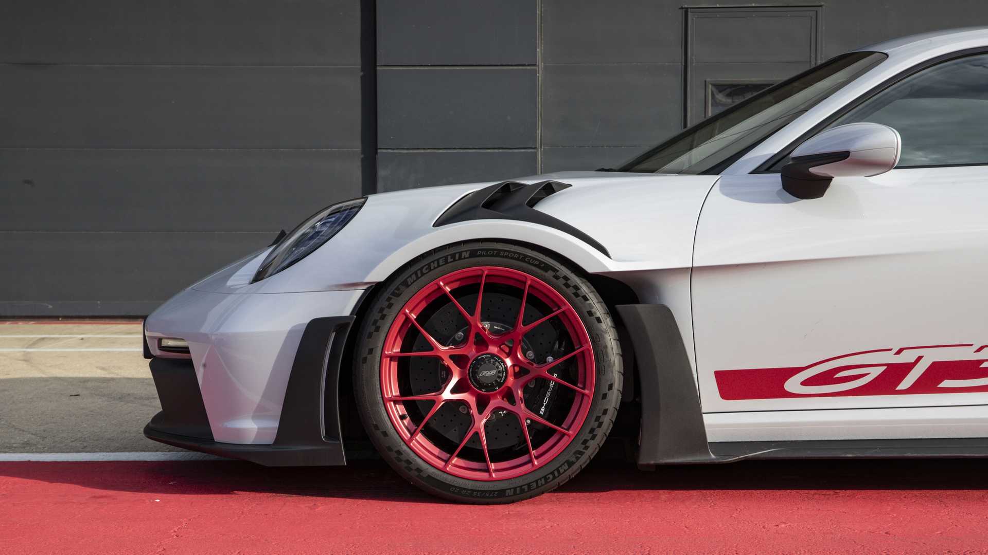 2023-porsche-911-gt3-rs (8).jpg