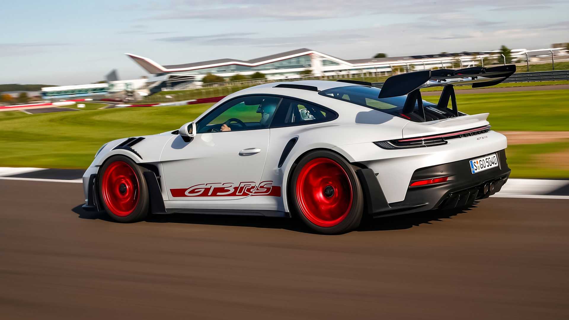 2023-porsche-911-gt3-rs (5).jpg