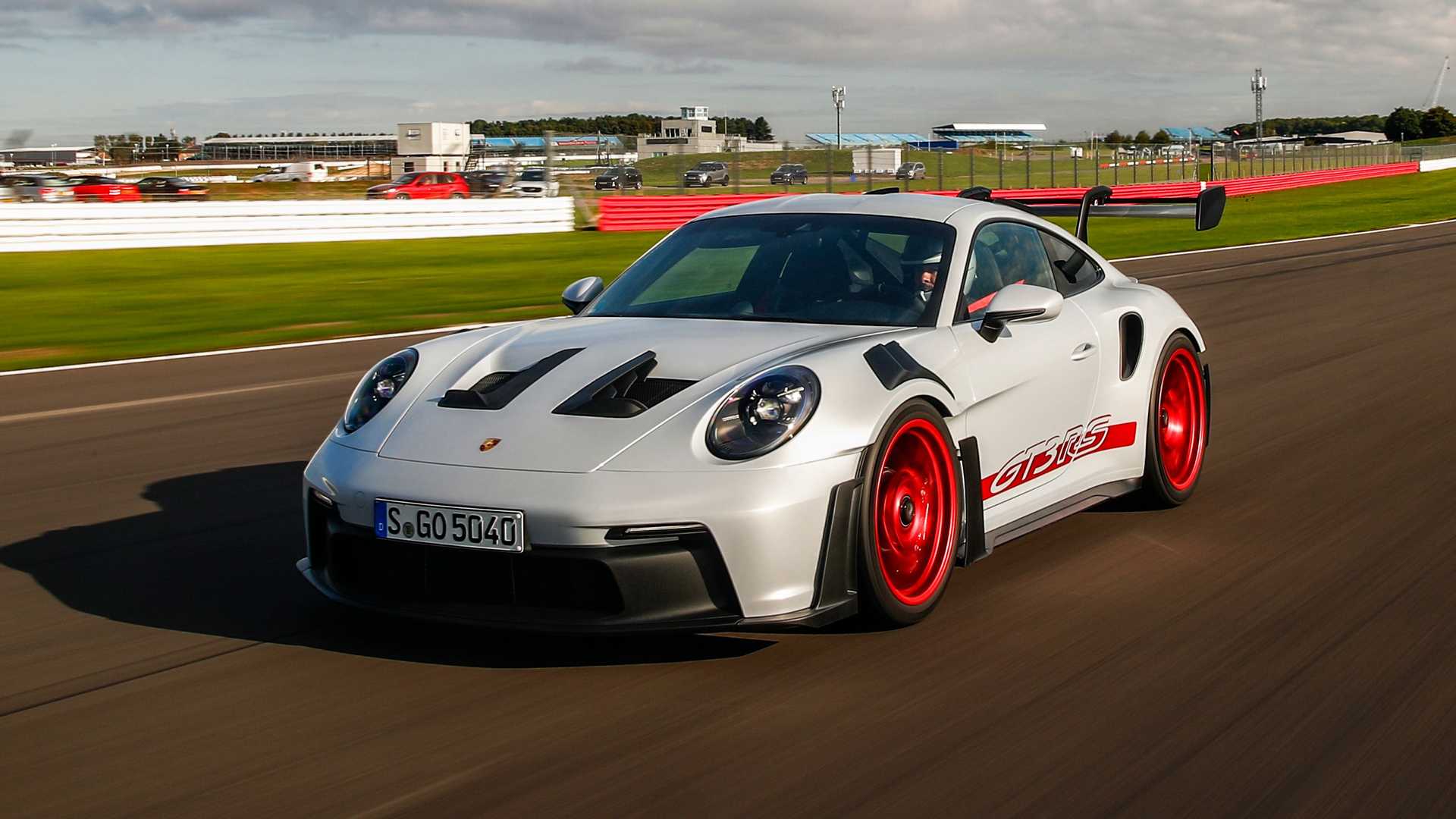 2023-porsche-911-gt3-rs (1).jpg