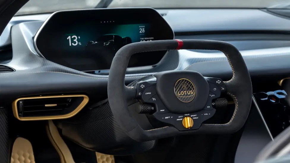 3-Lotus-Evija-Fittipaldi.jpg