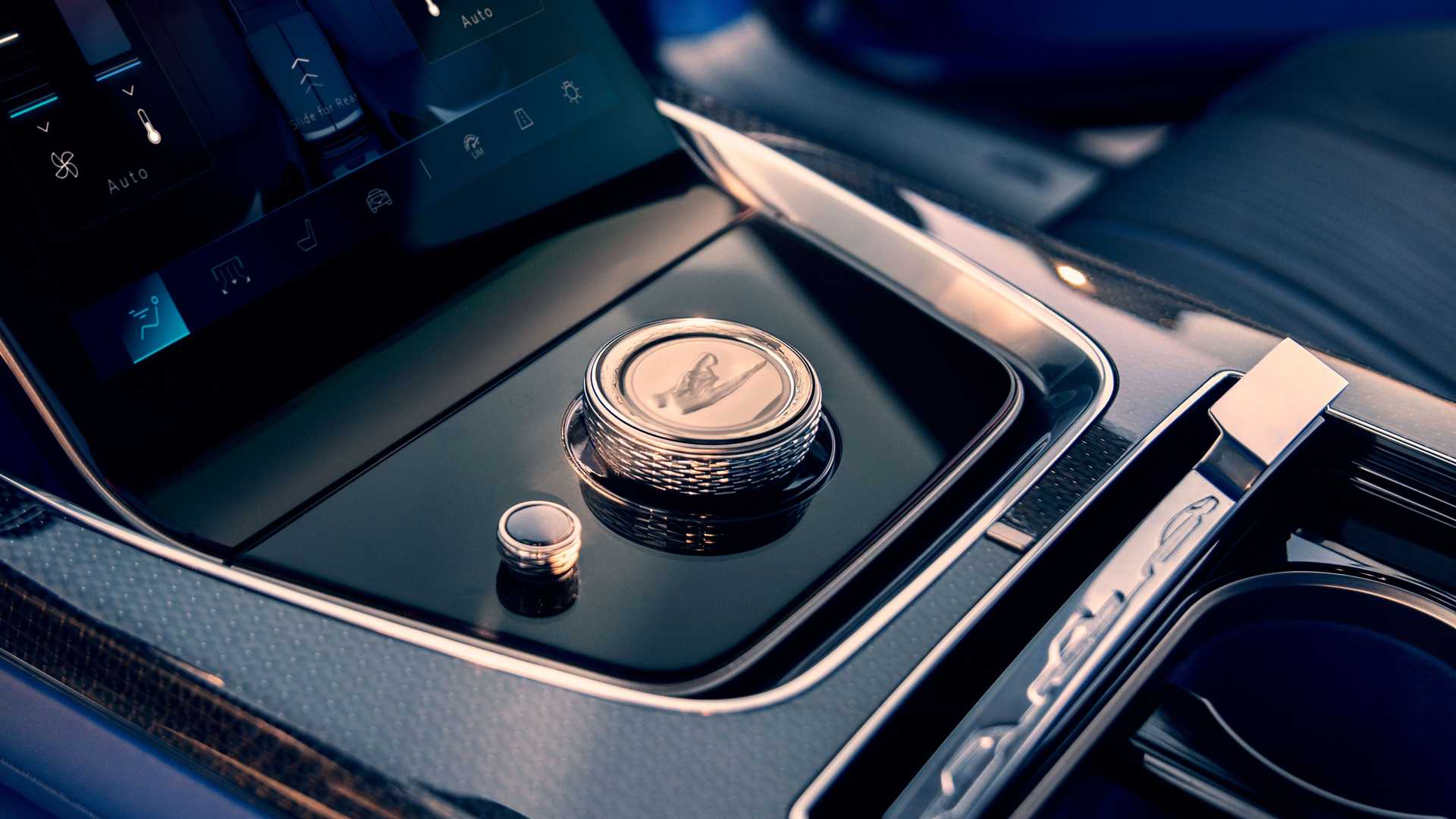 cadillac-celestiq-production-car-console.jpg