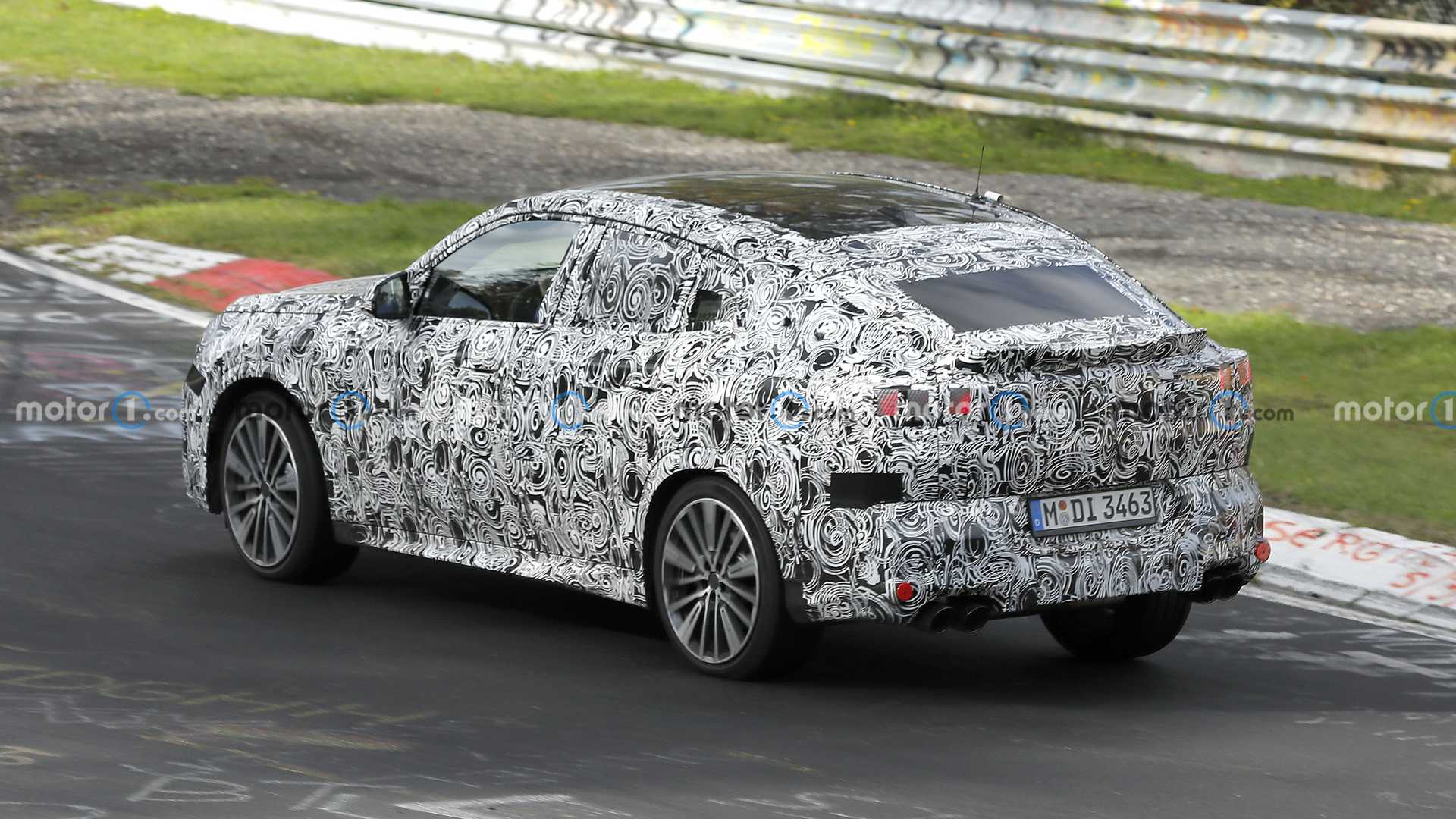 2024-bmw-x2-rear-view-spy-photo (2).jpg