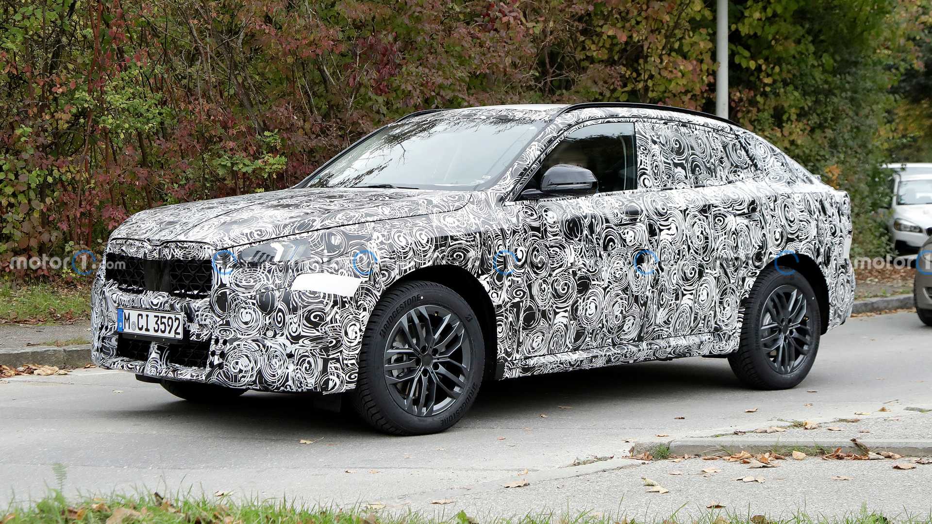 2024-bmw-x2-side-view-spy-photo.jpg