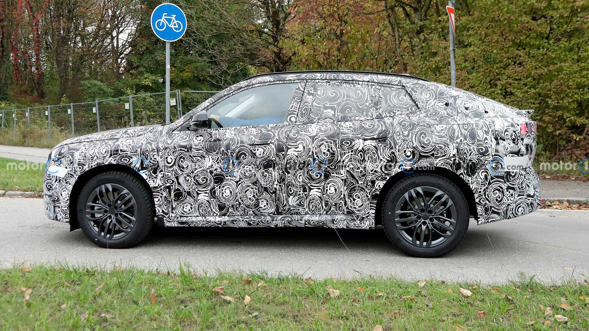 2024-bmw-x2-side-view-spy-photo (1).jpg