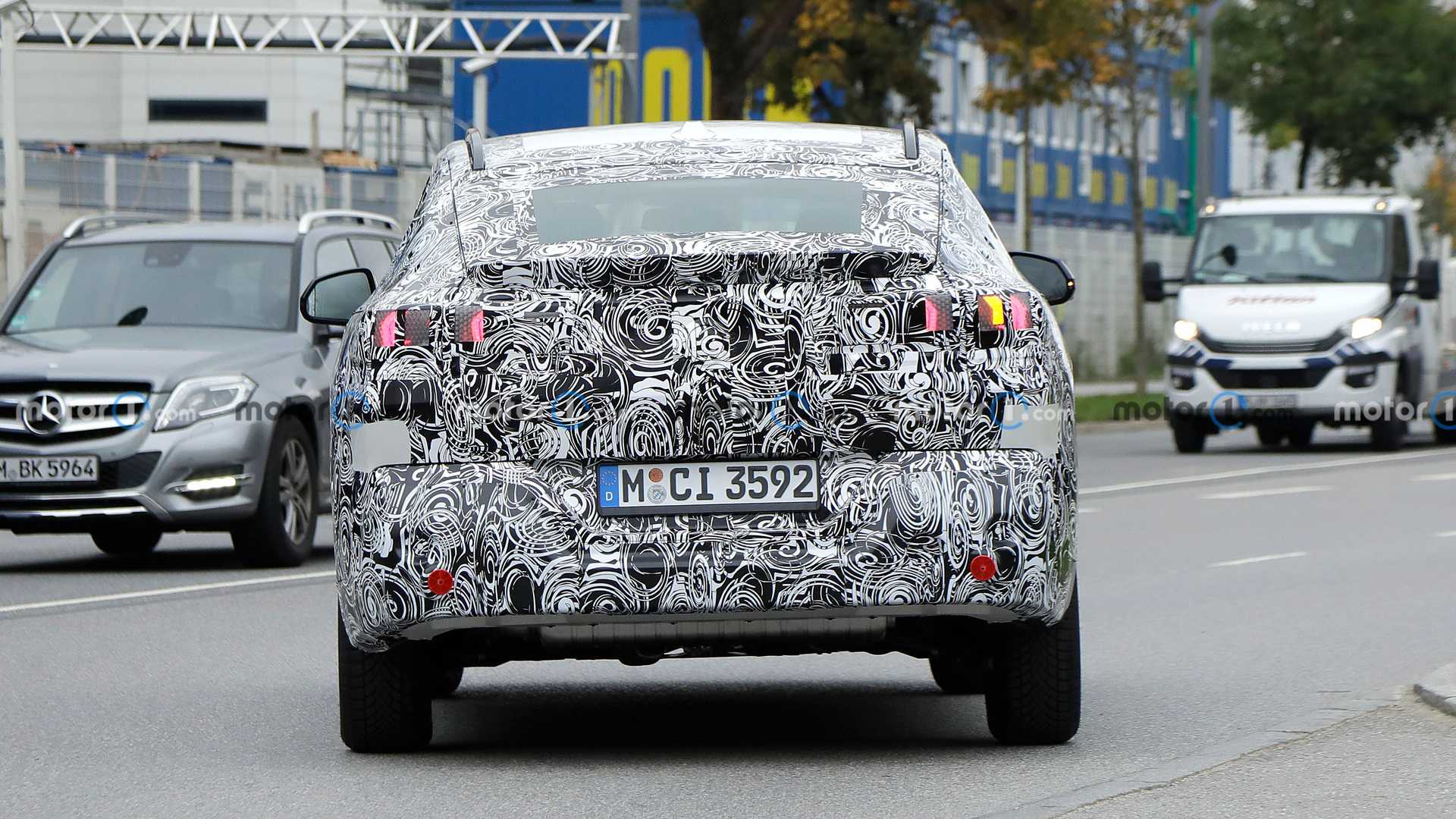 2024-bmw-x2-rear-view-spy-photo (1).jpg