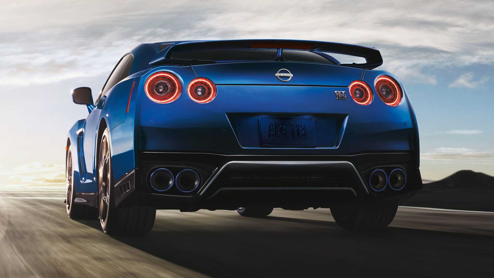 2023-nissan-gt-r (2).jpg