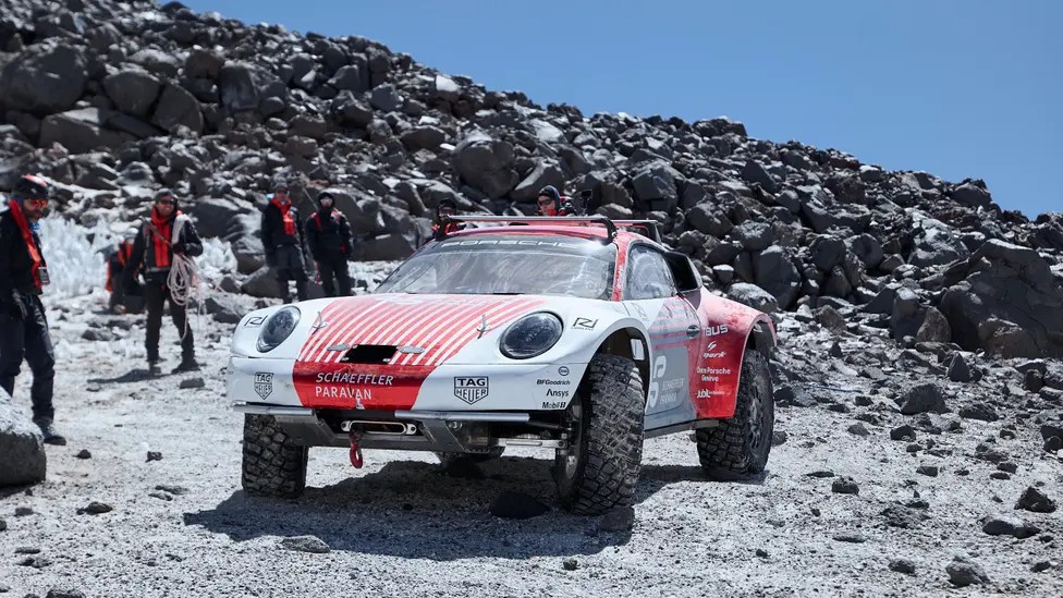 4 Porsche 911 volcano.jpg