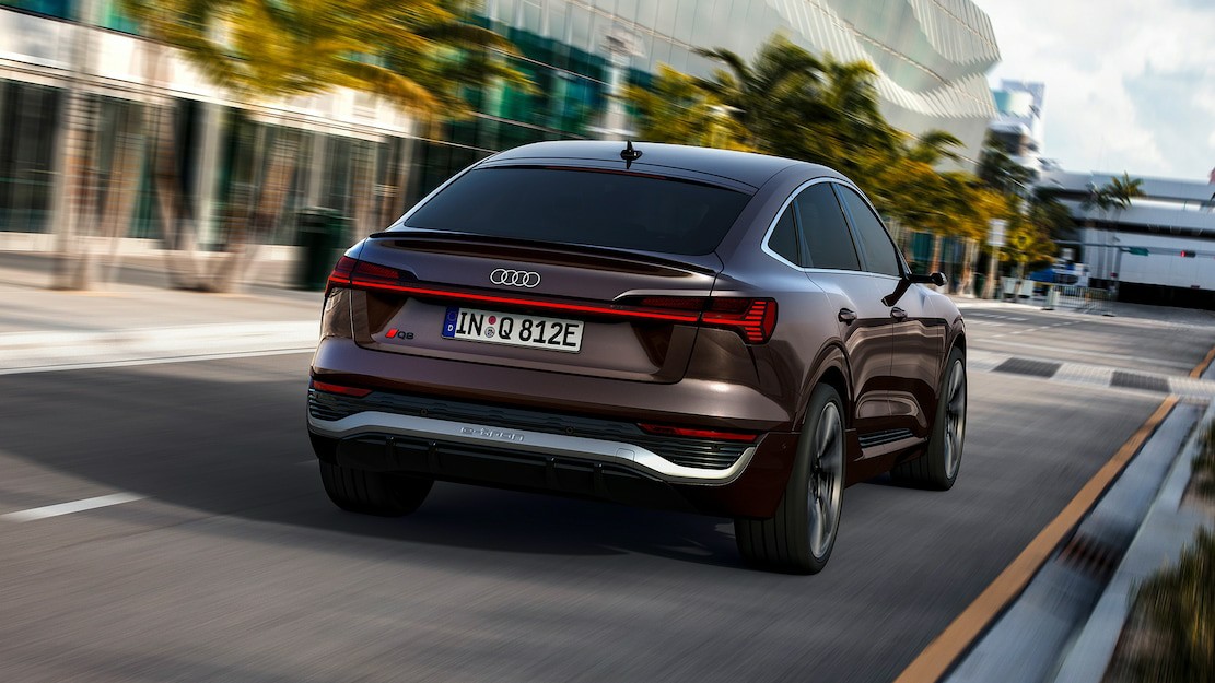 2024-audi-q8-sportback-rear-motion.jpg