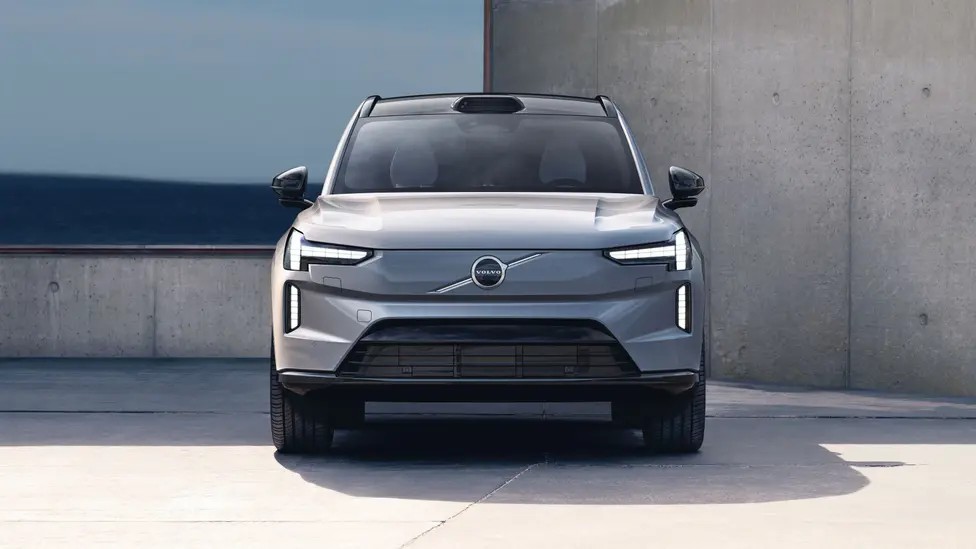 4 Volvo EX90.jpg