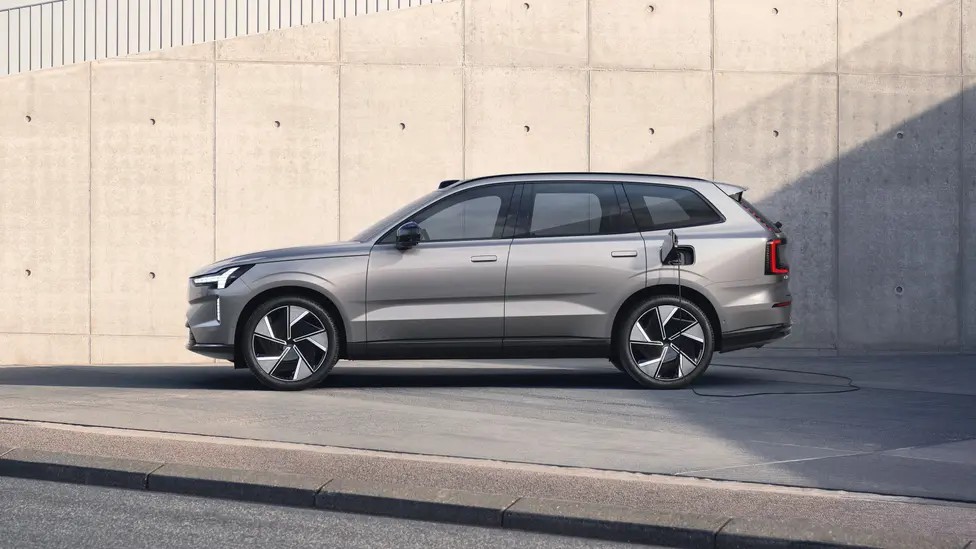 5 Volvo EX90.jpg