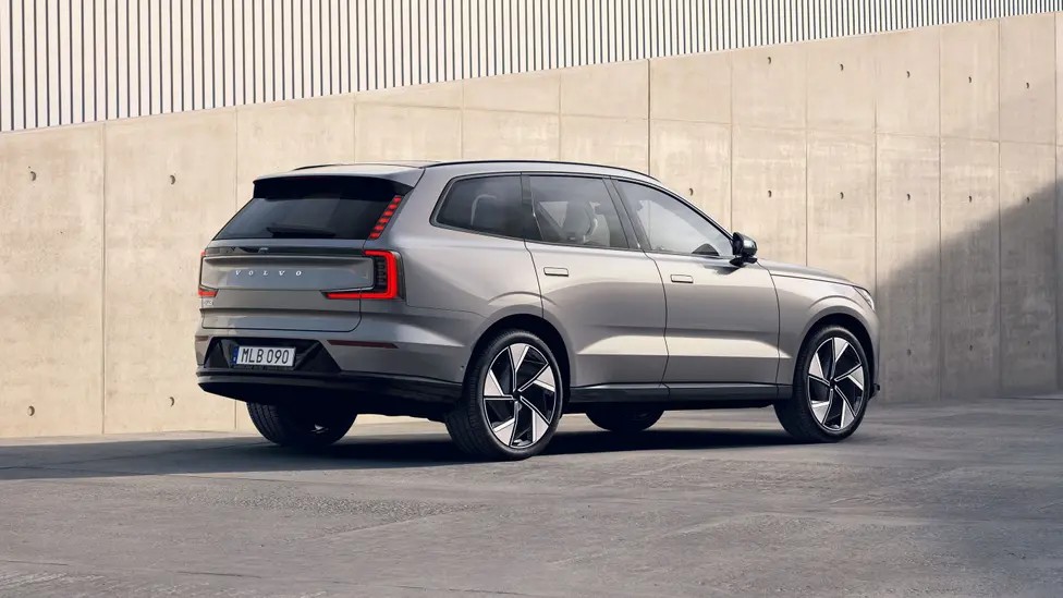 2 Volvo EX90.jpg
