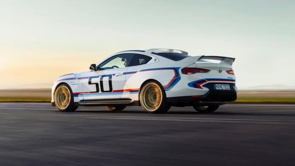 P90488876_highRes_the-bmw-3-0-csl-dyna.jpg