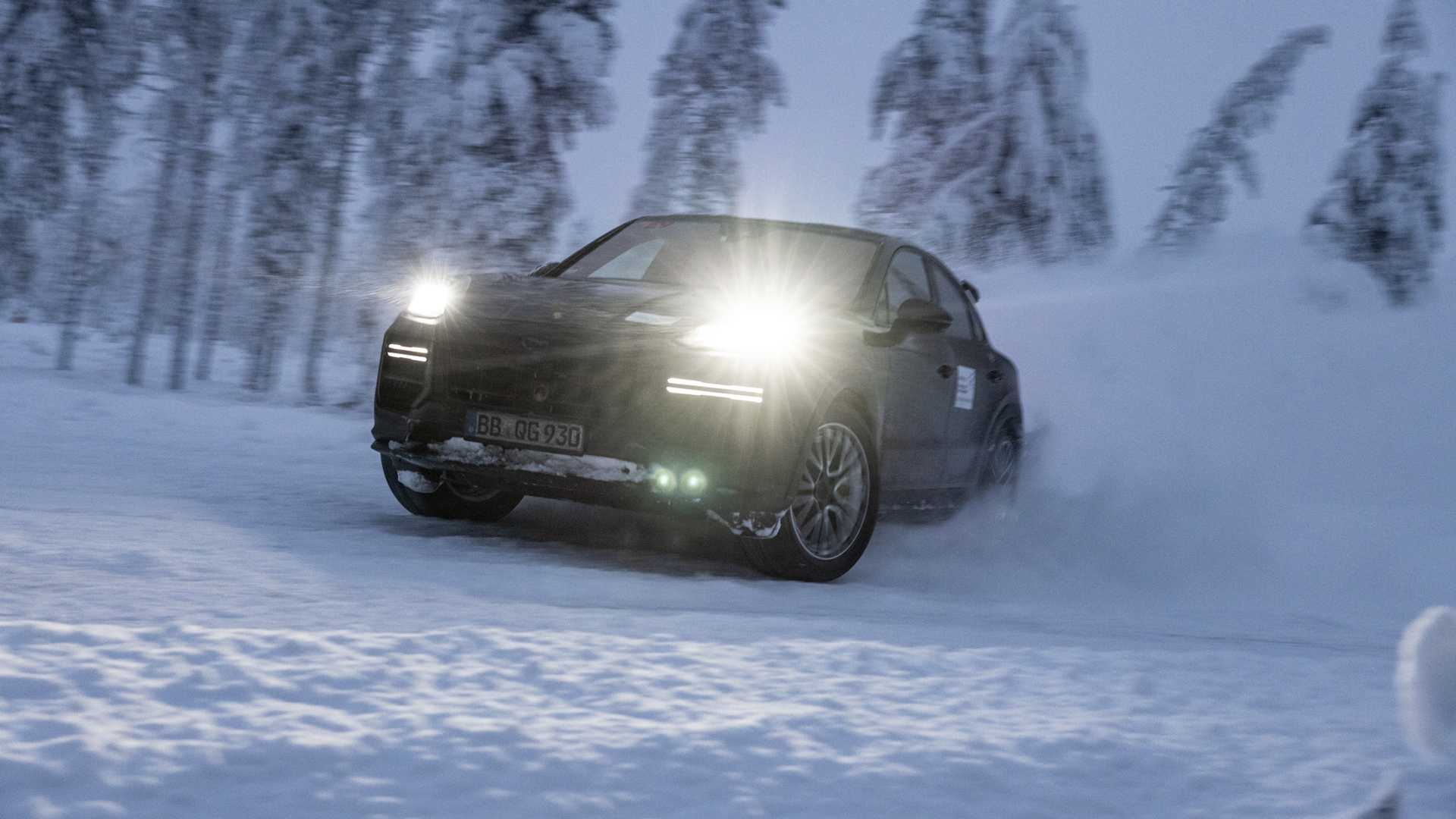 2024-porsche-cayenne-facelift-teaser (4).jpg