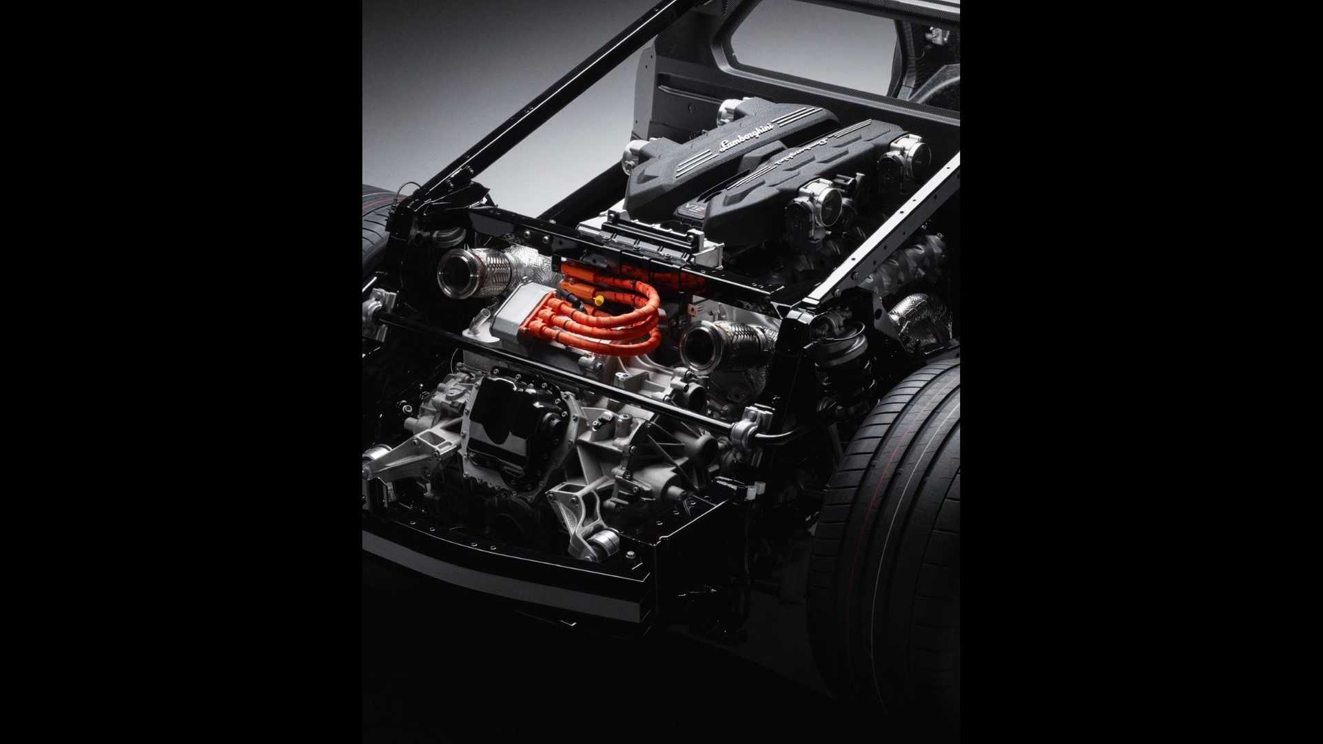 foto---nuova-lamborghini-v12---motore-ibrido-batteria-cambio-trazione-integrale (4).jpg
