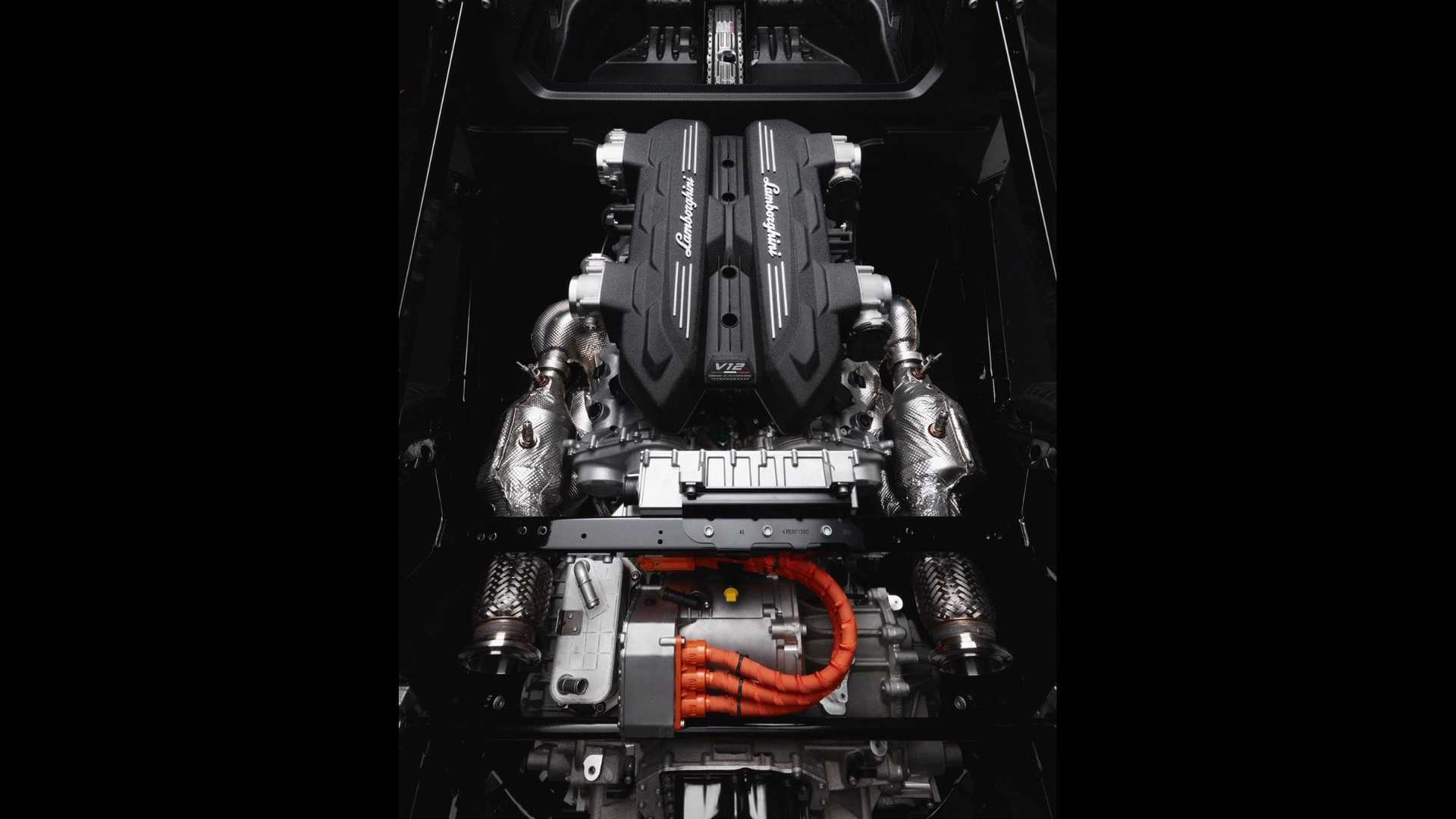 foto---nuova-lamborghini-v12---motore-ibrido-batteria-cambio-trazione-integrale (5).jpg