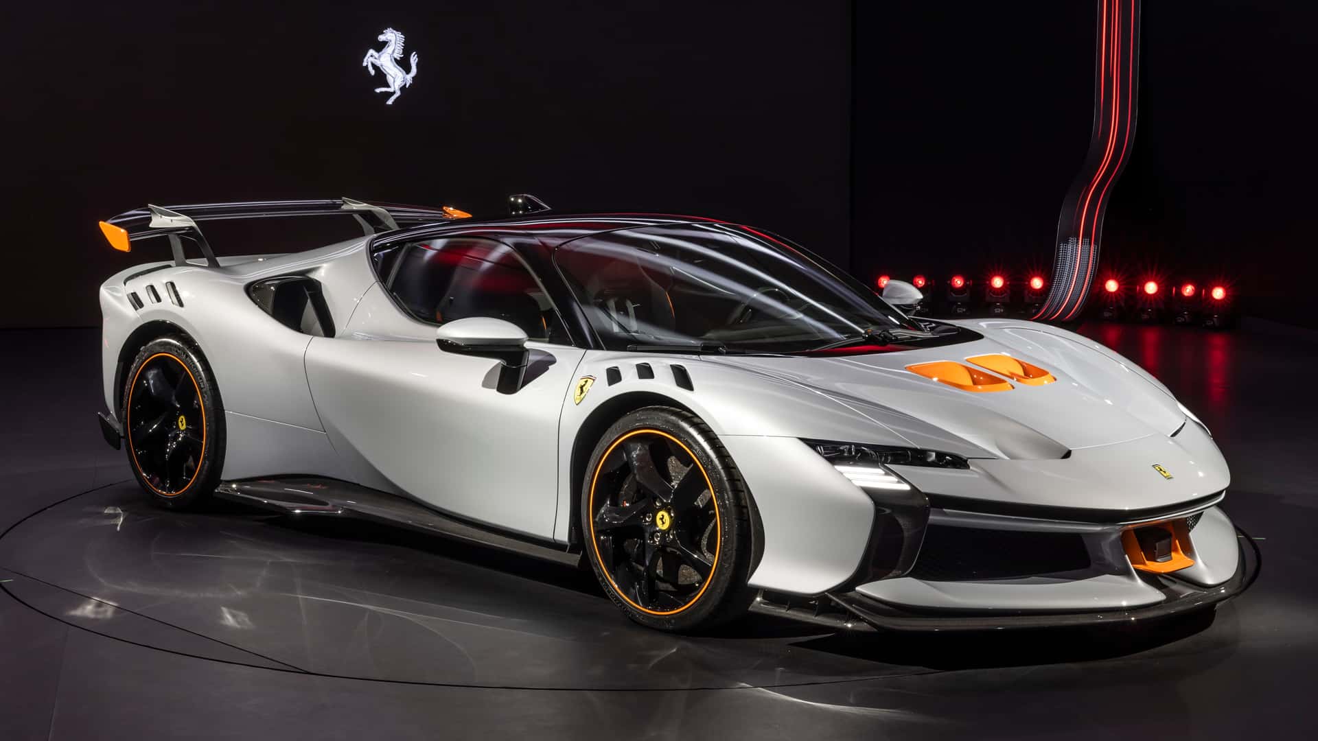 ferrari-sf90-xx-stradale-bianco-artico (1).jpg