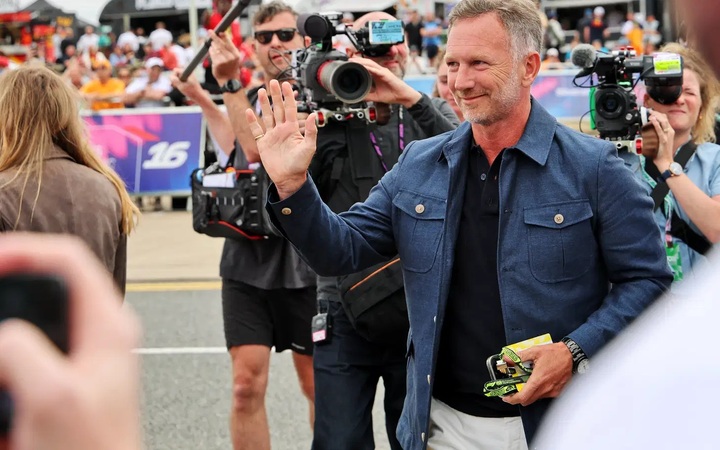 Horner-Silverstone.jpg Horner-Silverstone.jpg