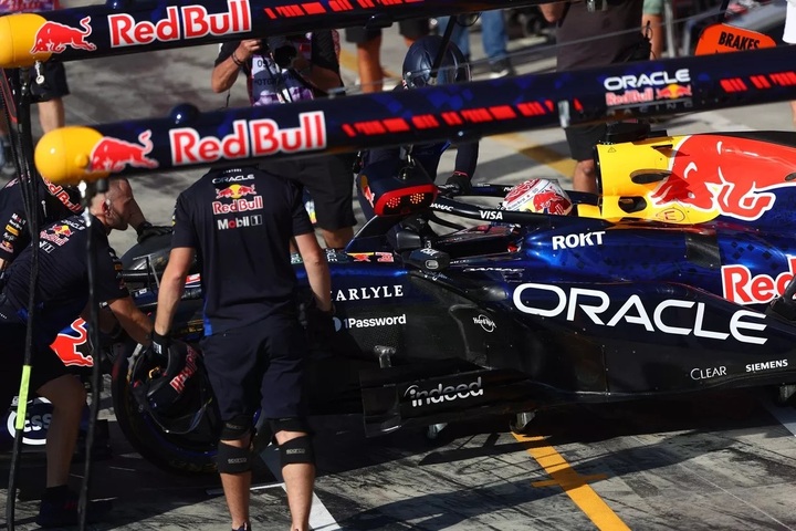 max-verstappen-red-bull-racing (2).jpg max-verstappen-red-bull-racing (2).jpg