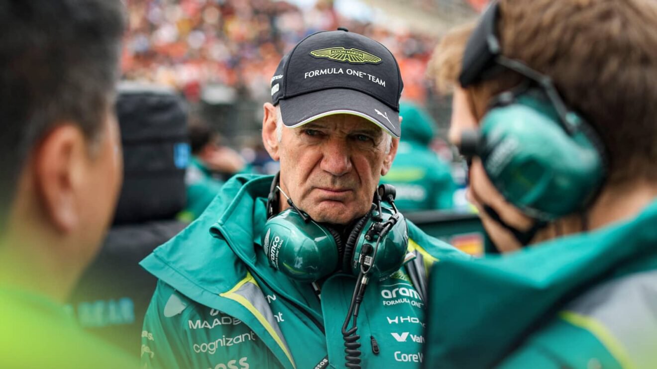Adrian Newey flanked by two Aston Martin engineers on the grid at Zandvoort